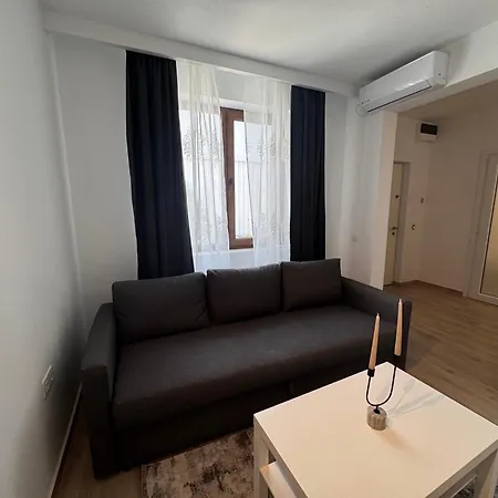 At Modern Boutique Bukurešť