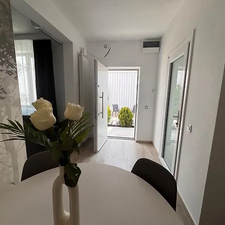 At Modern Boutique Bükreş